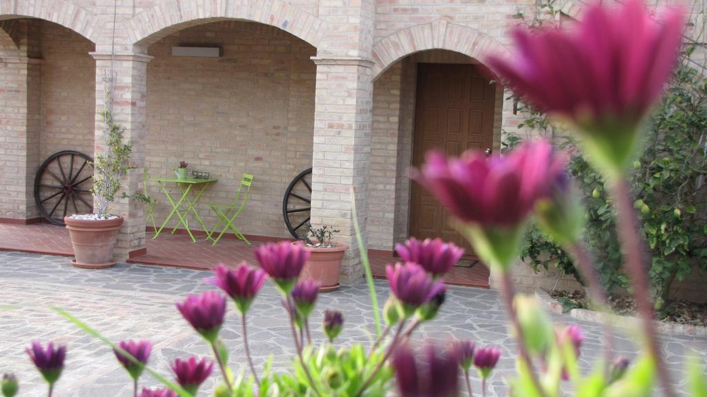 Bed And Breakfast Aratro & Rosmarino Civitanova Marche Exteriör bild