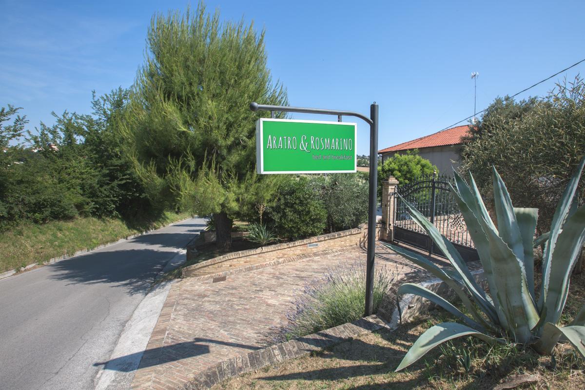 Bed And Breakfast Aratro & Rosmarino Civitanova Marche Exteriör bild